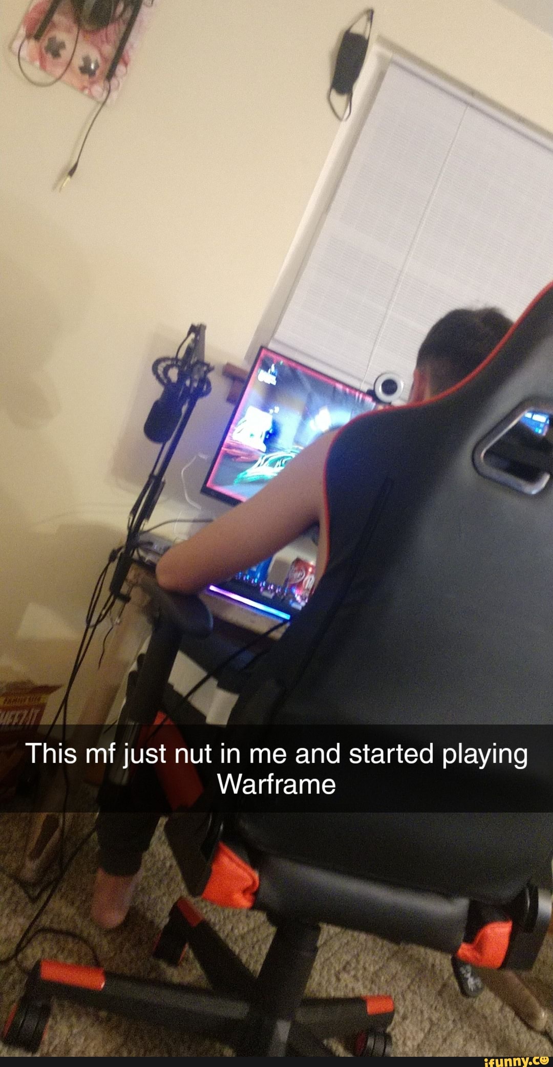 This mf just nut in me and started playing Warframe - iFunny Brazil