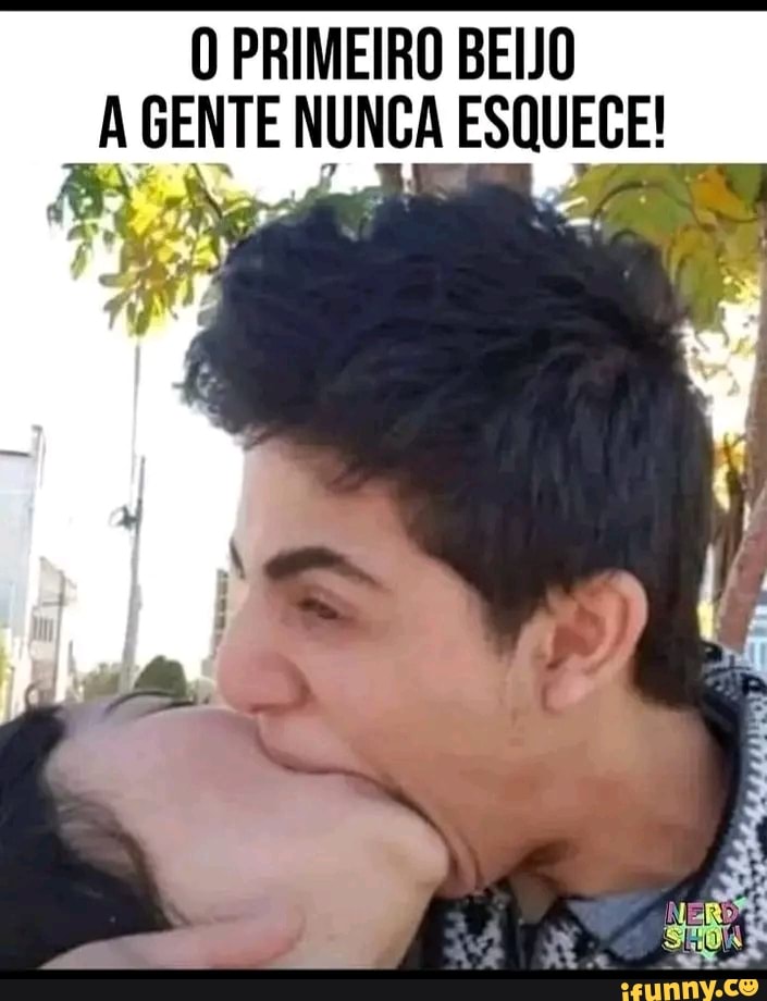 O primeiro beijo roubado a gente nunca esquece! Gfunnypets oficial - iFunny  Brazil