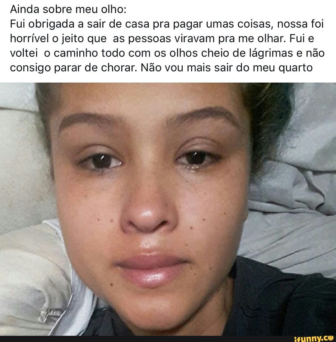 Chorando anime girl com lágrimas nos olhos.