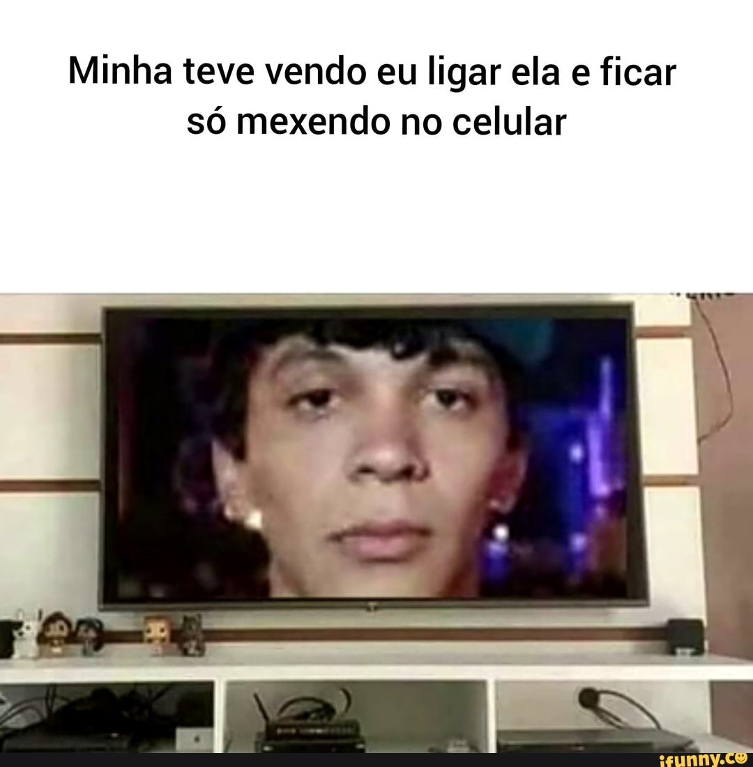 Memes em Imagens & (Omemesemimagens Quando eu tô mexendo no celular e  alguém chega olhando: - iFunny Brazil