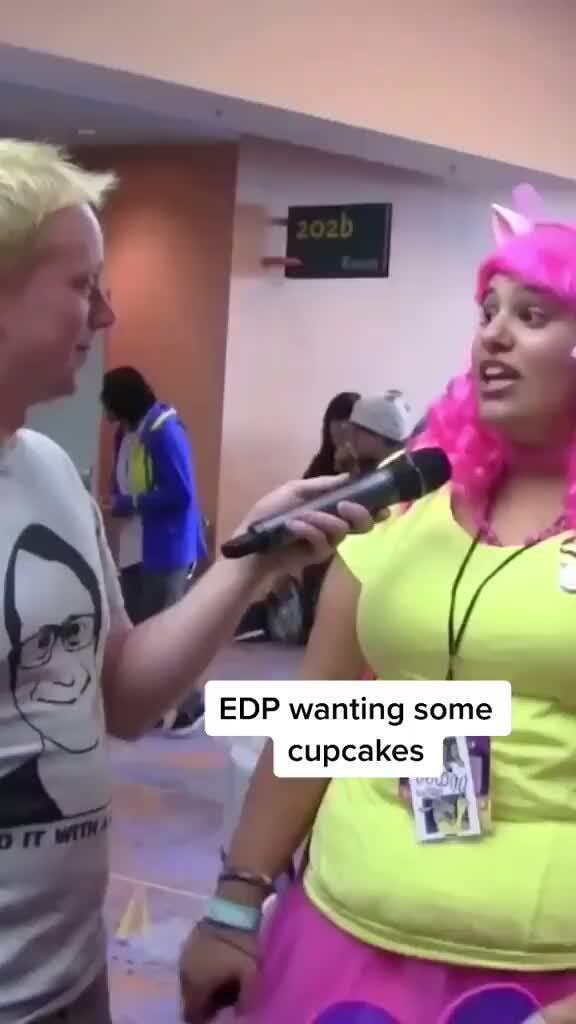 Paw EDP445 getting cupcake - iFunny Brazil