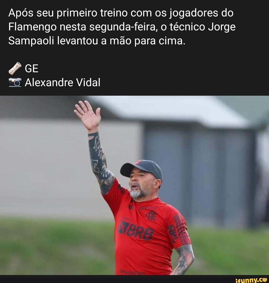 Camelô beija a careca de Sampaoli após ganhar uma camisa do Flamengo :  r/futebol