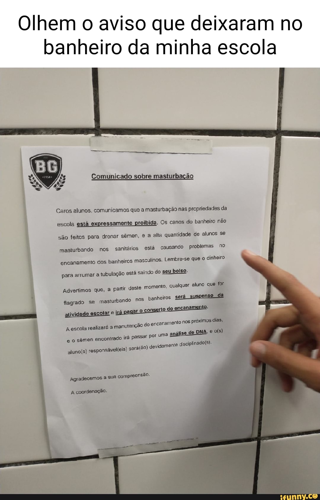 Olhem o aviso que deixaram no banheiro da minha escola Comunicado sobre  masturbação Caros alunos, comunicamos