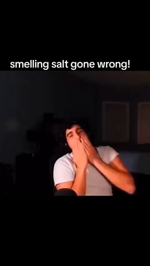 Smelling salt gone wrong! - iFunny Brazil