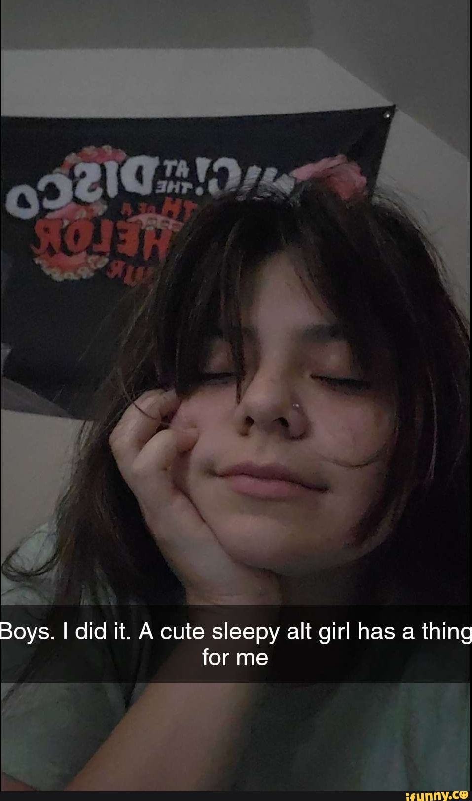 Boys. I did it. A cute sleepy alt girl has a thing for me - iFunny Brazil